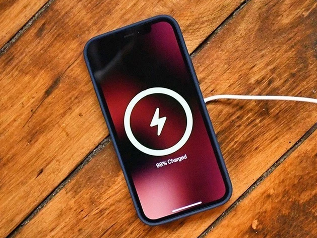 平江苹果手机维修分享iPhone 12可以随便充电吗 